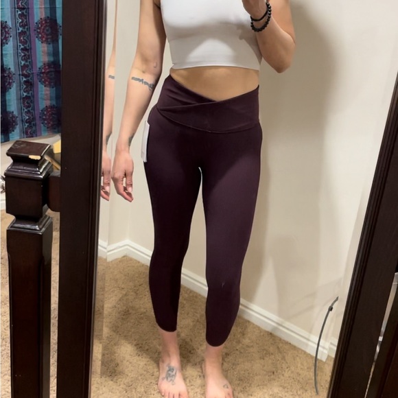 Athleta Pants - Athleta High-Waisted Plum Leggings